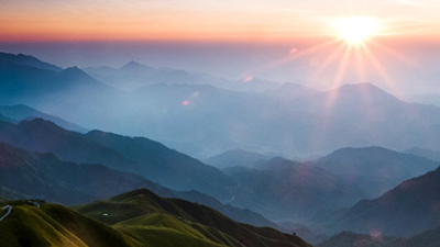 Sun rises over mountains; image used for HSBC Expat Explorer page.