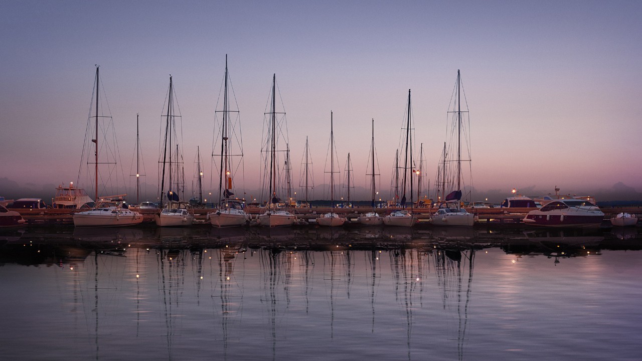 A beautiful pier; image used for Premier cash management account page.