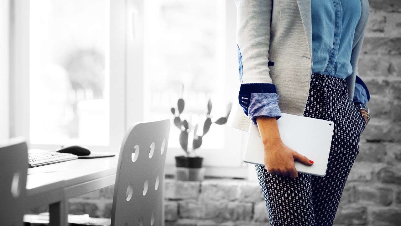 Holding a laptop on hand; image used for HSBC Australia loans page