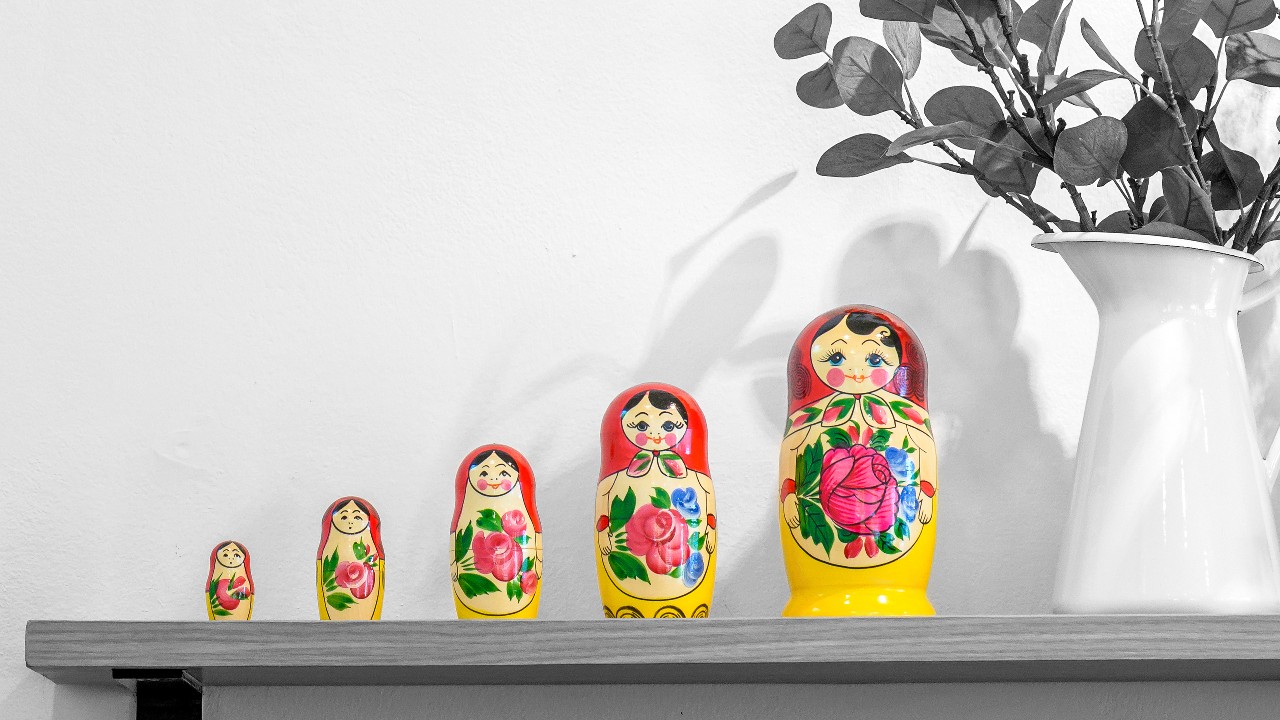 A set of matryoshka dolls displacing on shelf; image used for HSBC Australia compare transaction accounts.