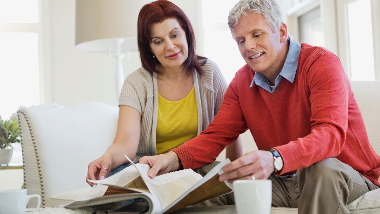 A couple selecting home finishes in their new home; image used for HSBC Compare Variable Rate Home Loans page.