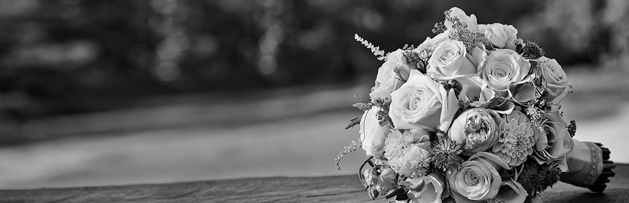 A bouquet of roses on the desk; image used for HSBC Australia wedding loan page.