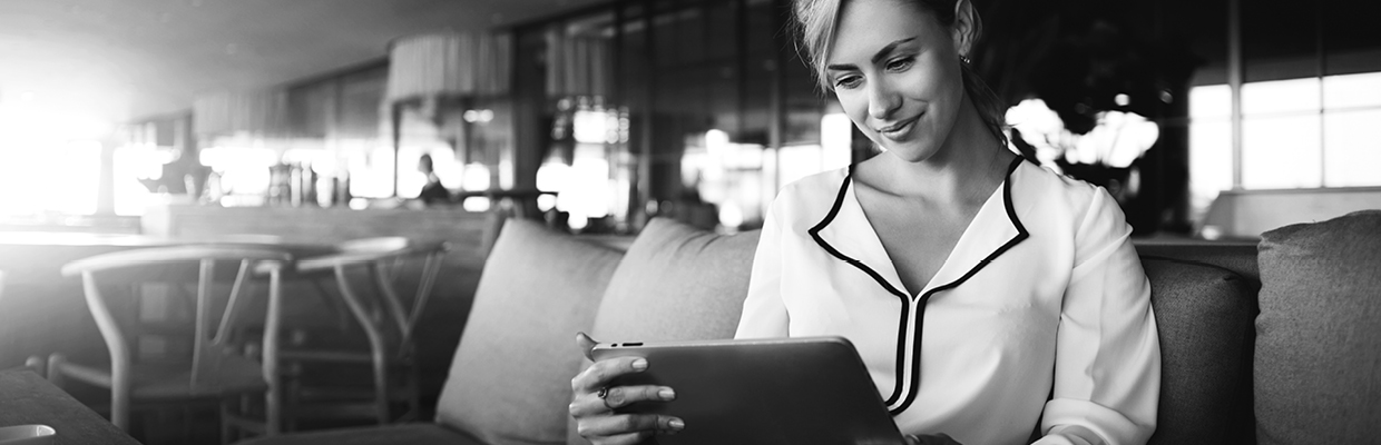 A woman retrieving her application via iPad; image used for HSBC Australia Retrieve.