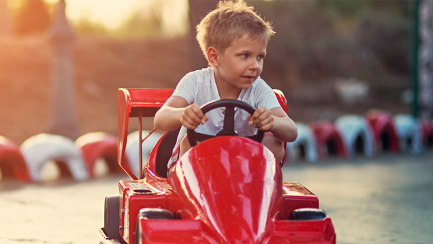 Woman lying on hammock reading a book; image used for HSBC Australia's Platinum Credit Card balance transfer offer.