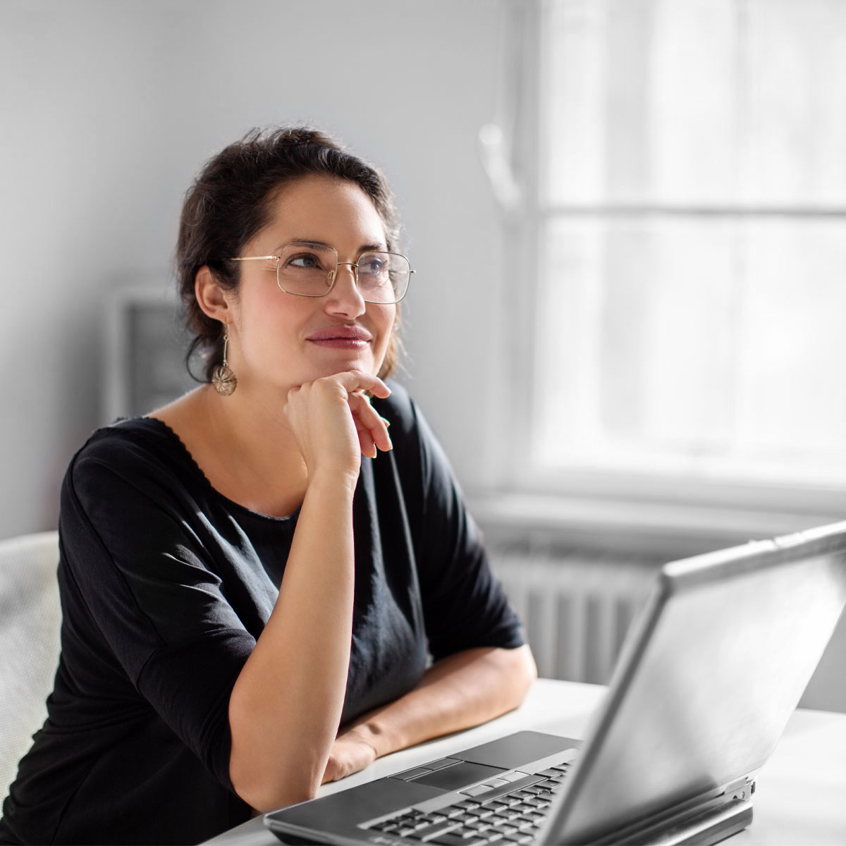 A businesswoman thinking with a laptop; image used for HSBC Australia Understanding your credit rating